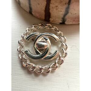 773 Chanel Silver Braided CC Brooch 97A Silver Tone
